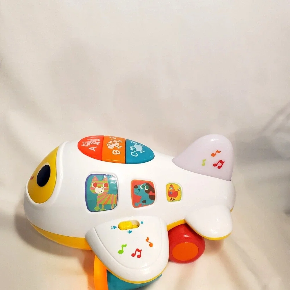 Huile Musical AirPlane moves, talks plays music with flashing lights video